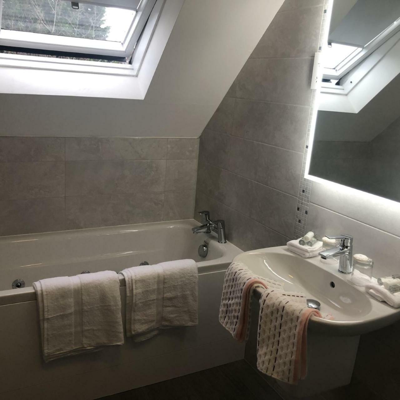 Caldhame Lodge Крумлин Экстерьер фото